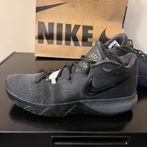 Kyrie Flytrap (size 12) - Picture 4 of 11